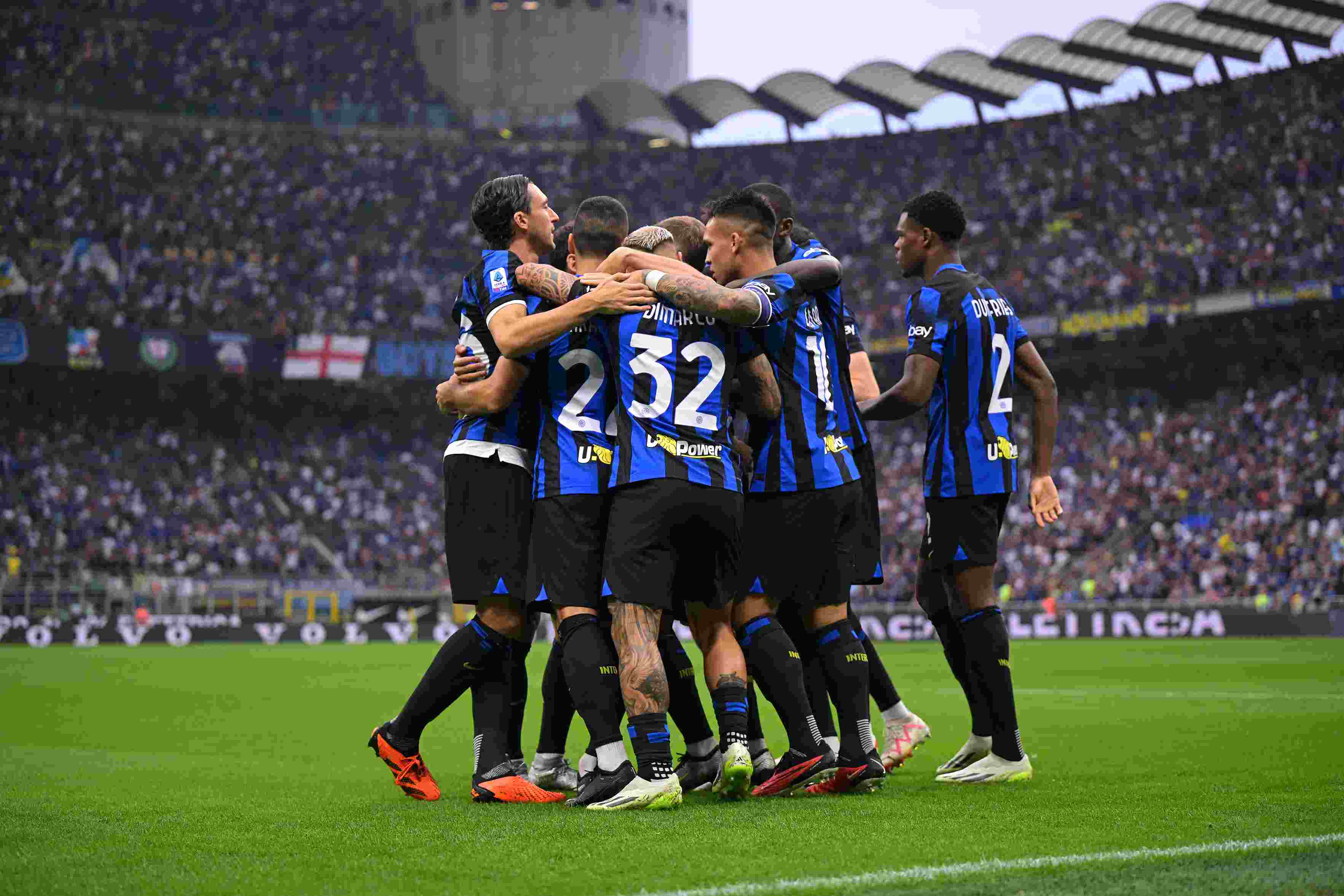 FC Internazionale v AC Milan - Serie A TIM
San Siro, Inter, Inter Milan, Football, Soccer
MILAN, ITALY - SEPTEMBER 16: Henrikh Mkhitaryan of FC Internazionale celebrates with teammates after scoring their team's first goal during the Serie A TIM match between FC Internazionale and AC Milan at Stadio Giuseppe Meazza on September 16, 2023 in Milan, Italy. (Photo by Mattia Ozbot - Inter/Inter via Getty Images)